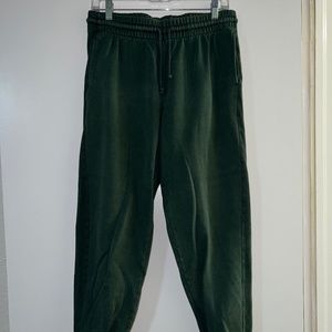 Aritzia Tna Cozy Fleece Boyfriend Sweatpant in Scarab Dark Green Size L Regular